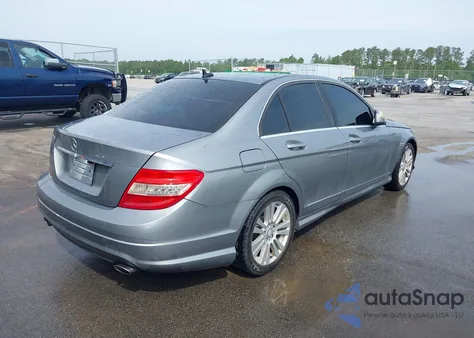 2008 Mercedes-Benz C 300 Luxury/Sport z USA, uszkodzony, nr VIN WDDGF54XX8F064031